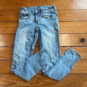 (281) AMERICAN EAGLE OUTFITTERS STRAIGHT LEG JEANS